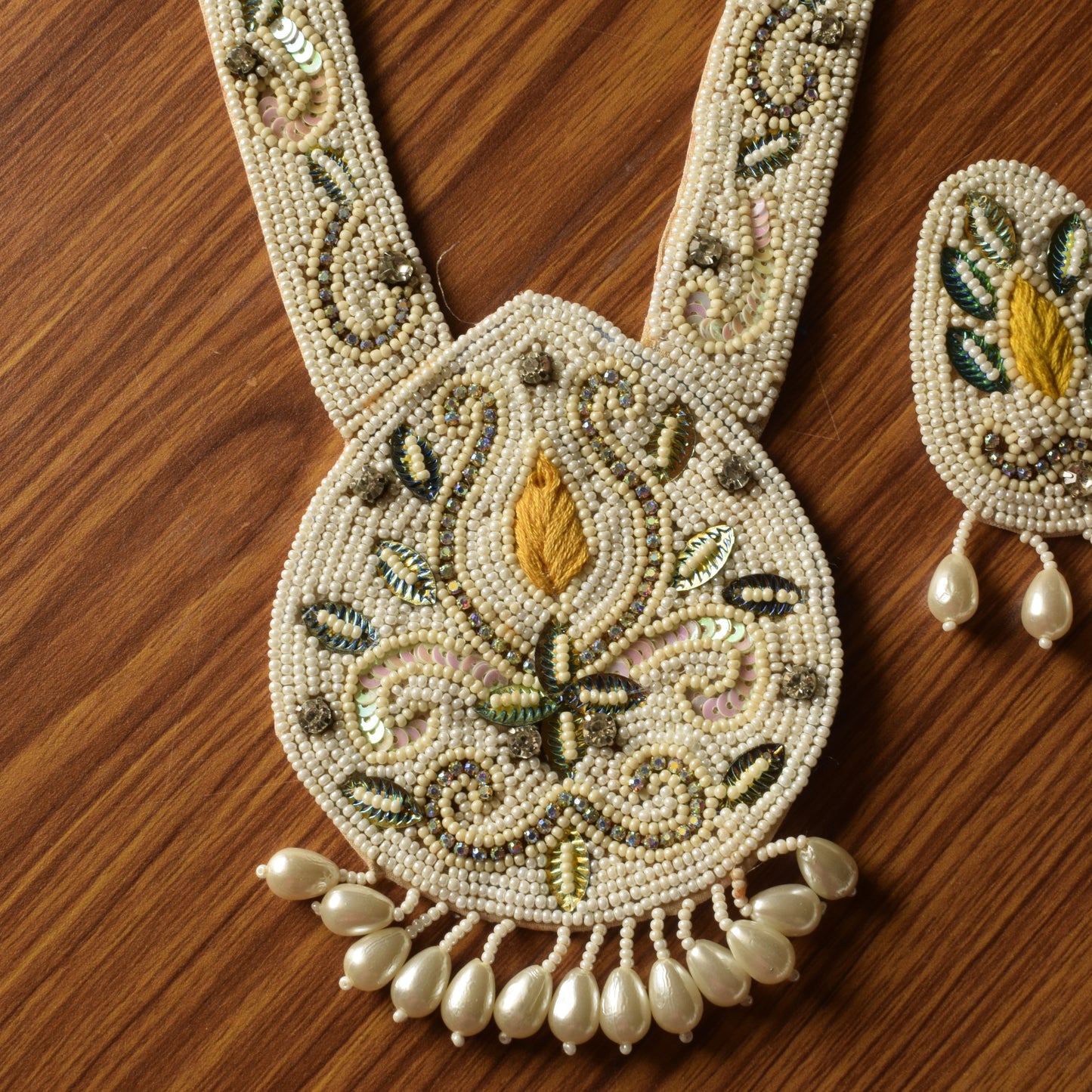 Hastkriti Ambar Bead and Pearl Necklace Set