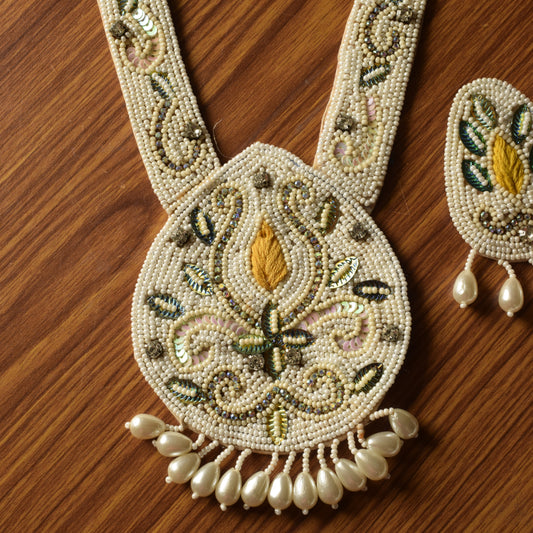 Hastkriti Ambar Bead and Pearl Necklace Set