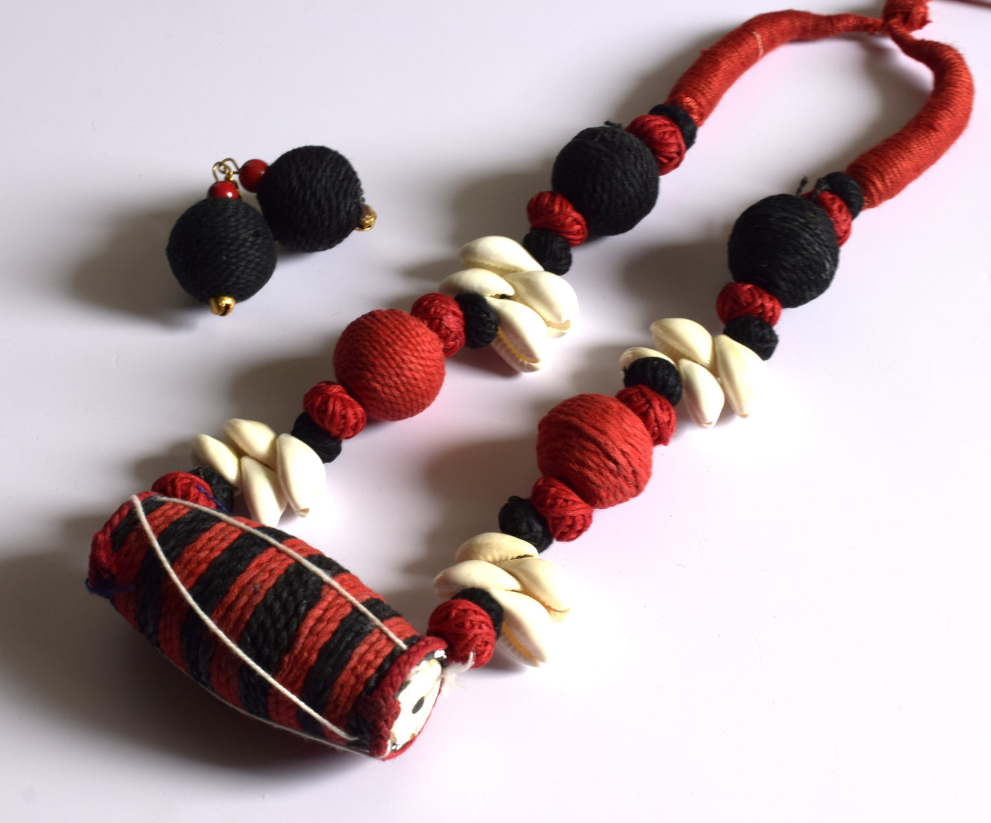 Dhak Sea Shell Fabric Necklace Set