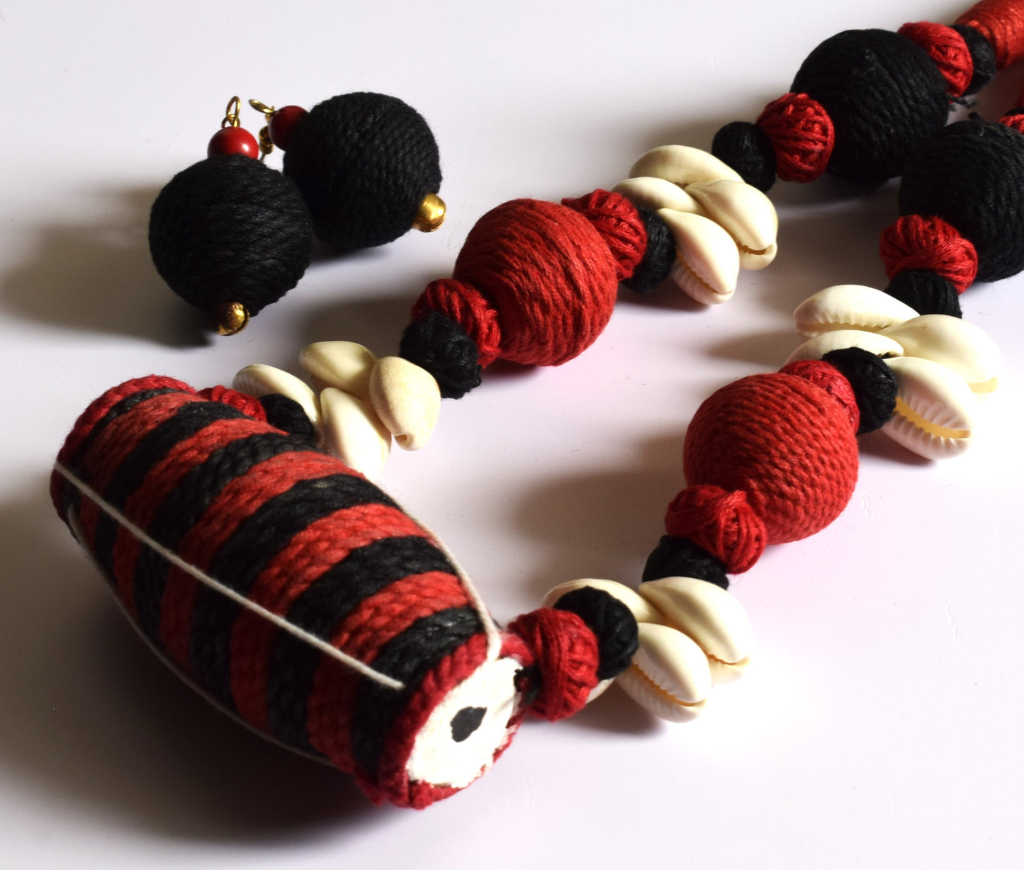 Dhak Sea Shell Fabric Necklace Set
