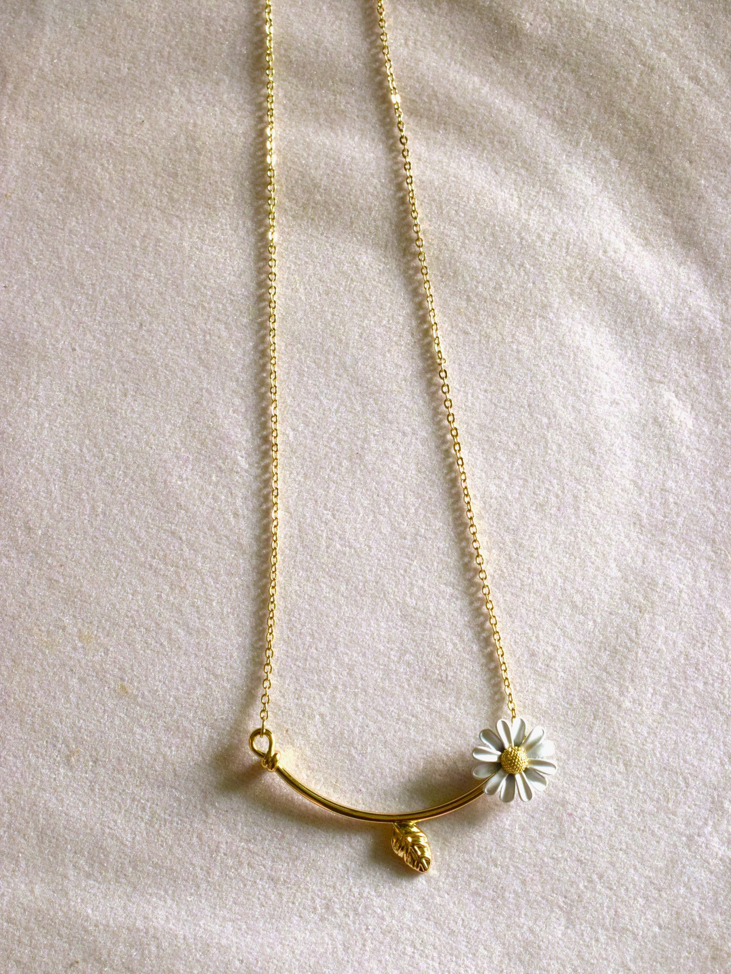 Daisy Pendant Dainty Necklace