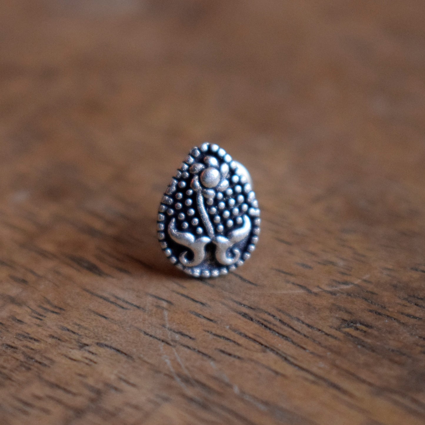 Golden Oxidized Floral Dew Nose Pin