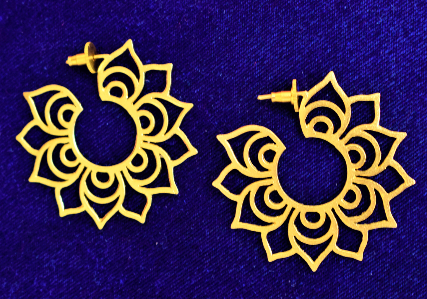 Carved Flower Matt Gold Hoop Earring - GlitterGleam