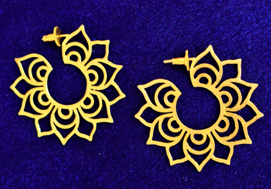 Carved Flower Matt Gold Hoop Earring - GlitterGleam