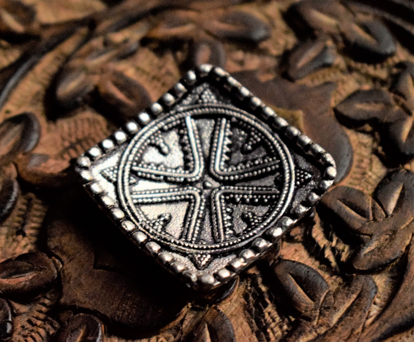 German Silver Regal Motif Square Finger Ring