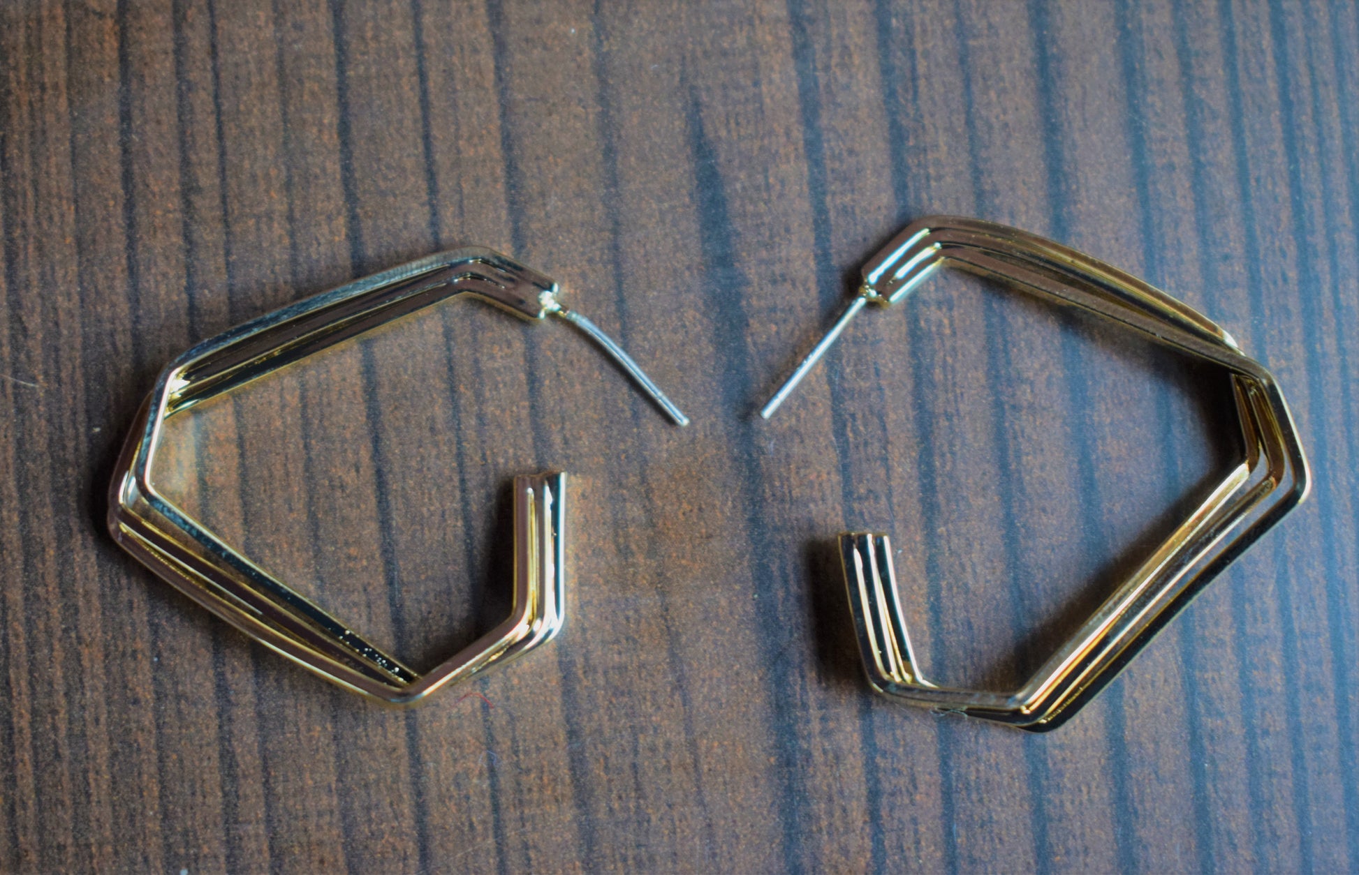Asymmetrical Triple Hoop Stud - GlitterGleam
