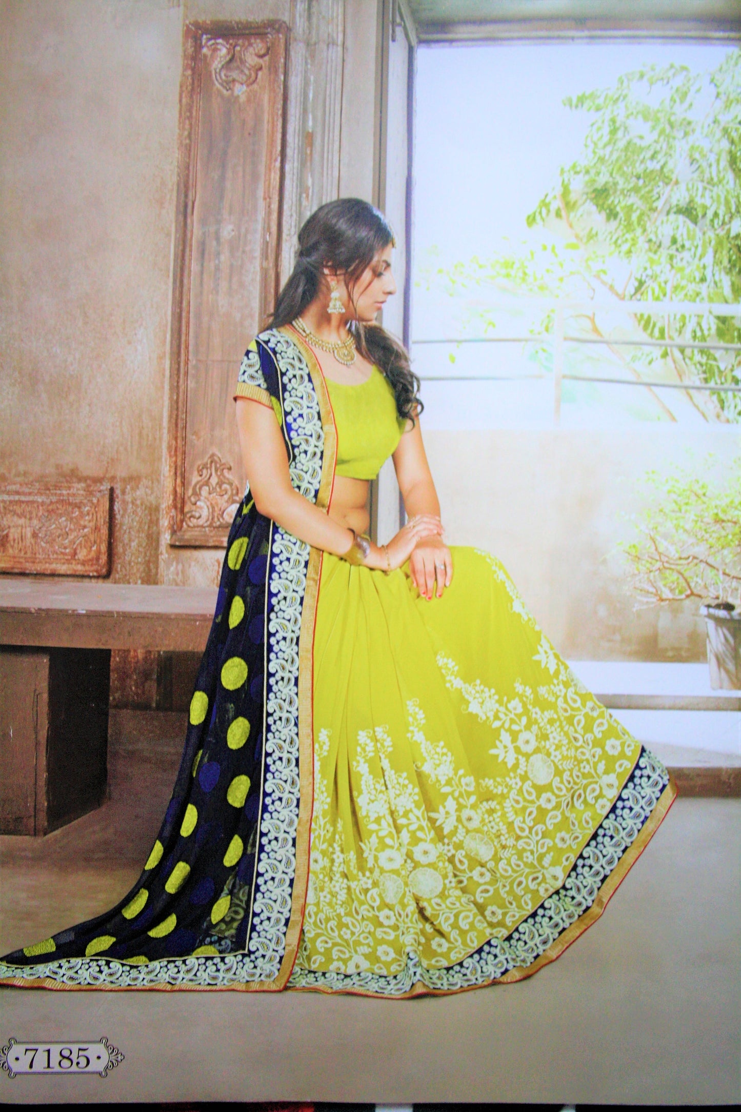 Designer Half Half Brocade Aachaal Embroidery Saree - GlitterGleam