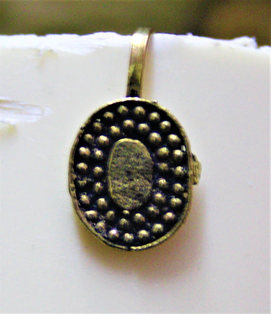 Golden Oxidized Oval and Heart Gem Nose Push Pin (Set of 2) - GlitterGleam