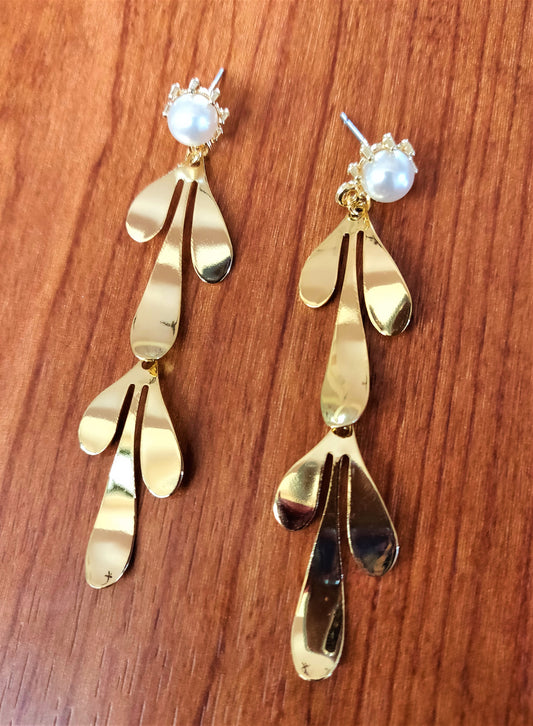 Leaf Drop Pearl Earring - GlitterGleam