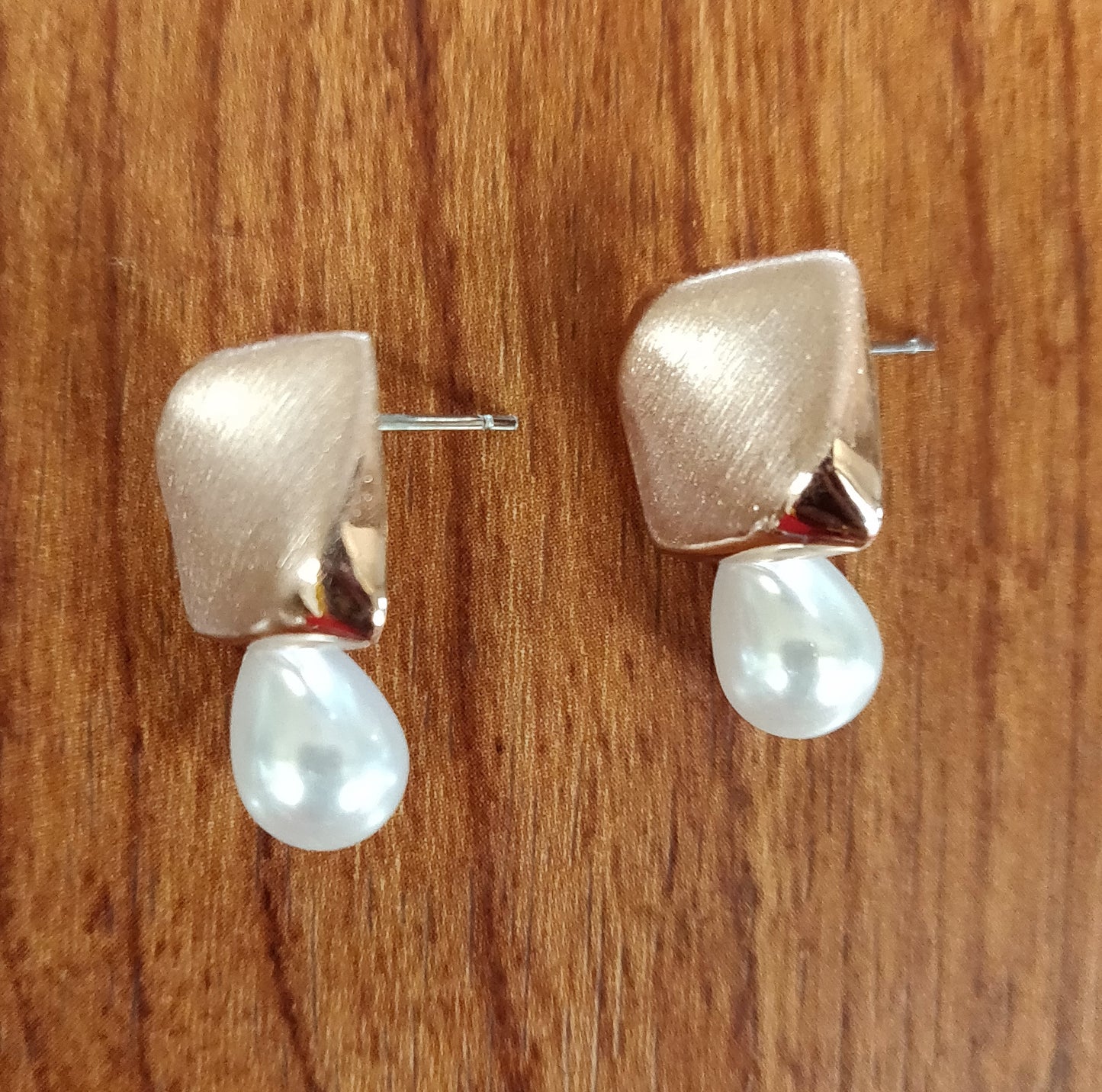 Antique Square Stud - GlitterGleam