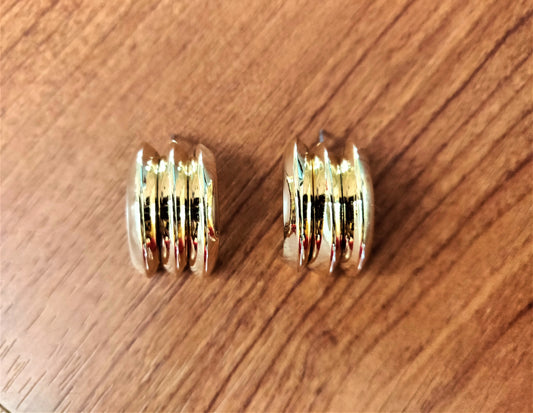 Half Curl Stud - GlitterGleam