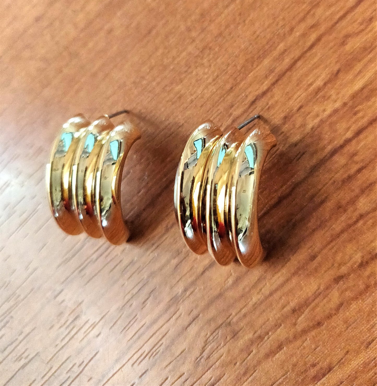 Half Curl Stud - GlitterGleam