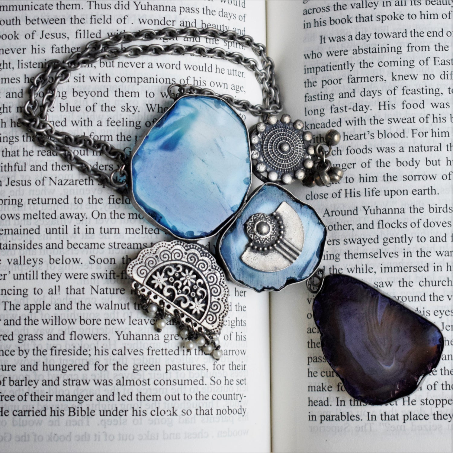 PENDANTS & NECKLACES