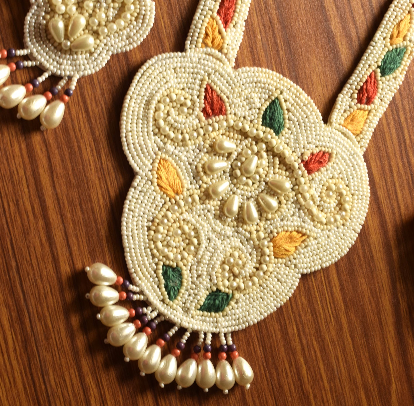 Hastkriti Ambar Bead and Pearl Necklace Set