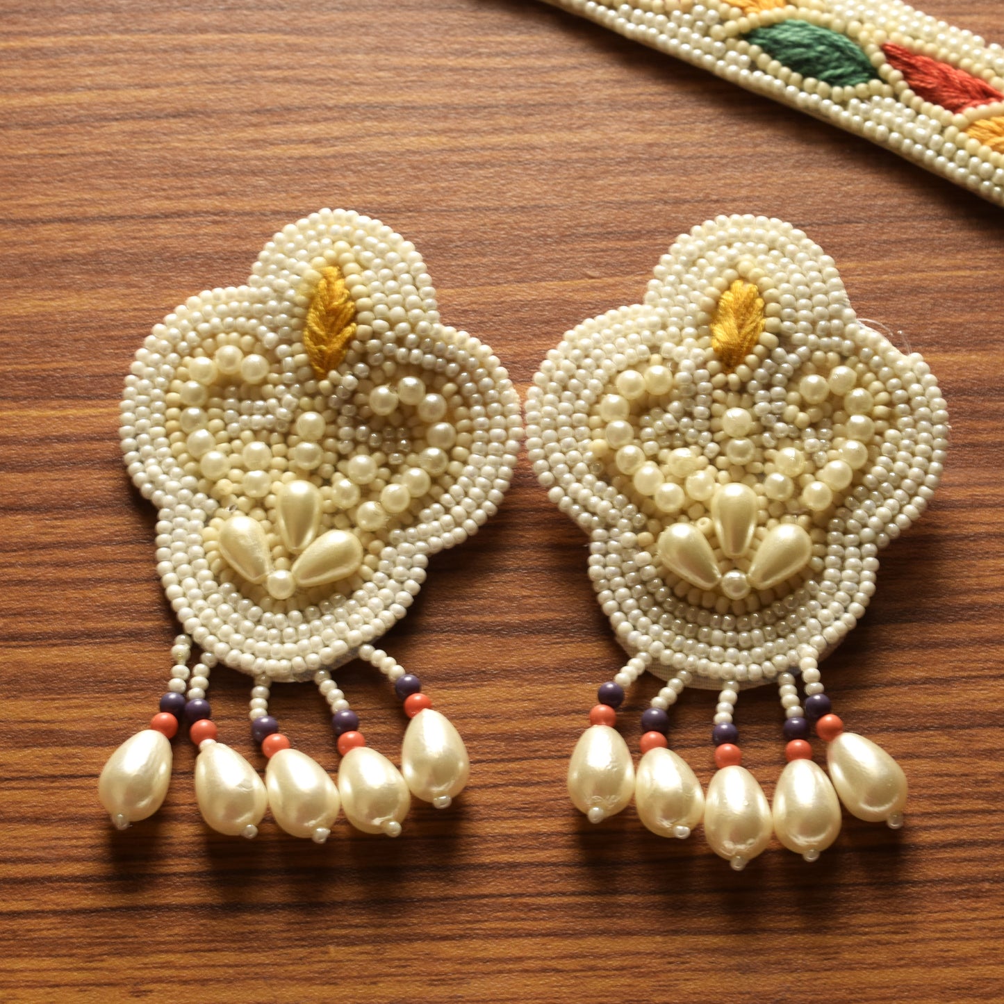 Hastkriti Ambar Bead and Pearl Necklace Set