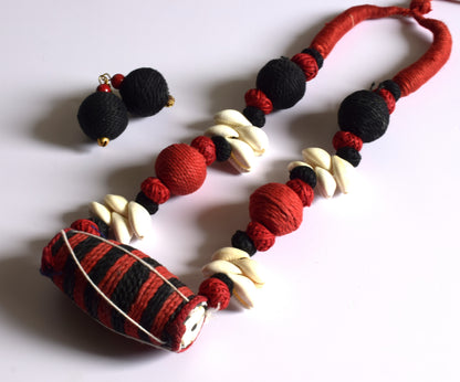 Dhak Sea Shell Fabric Necklace Set