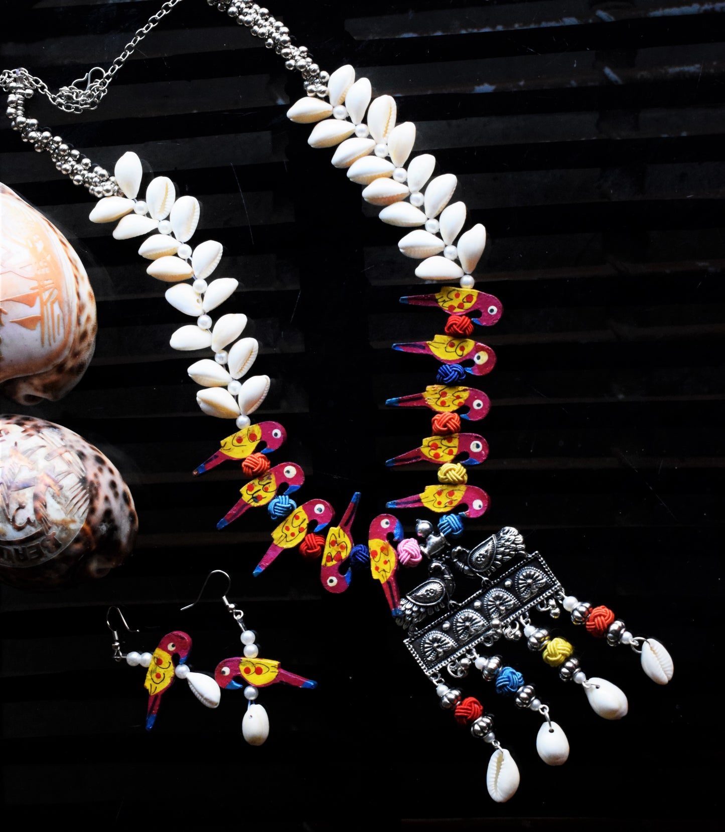 Paakhi Sea Shell Statement Necklace