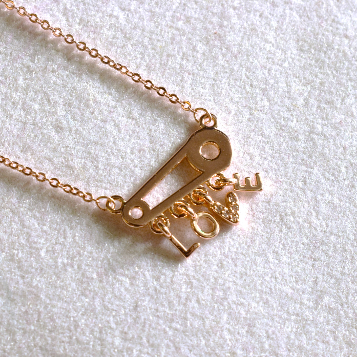 Tedha Love Pulley Dainty Necklace