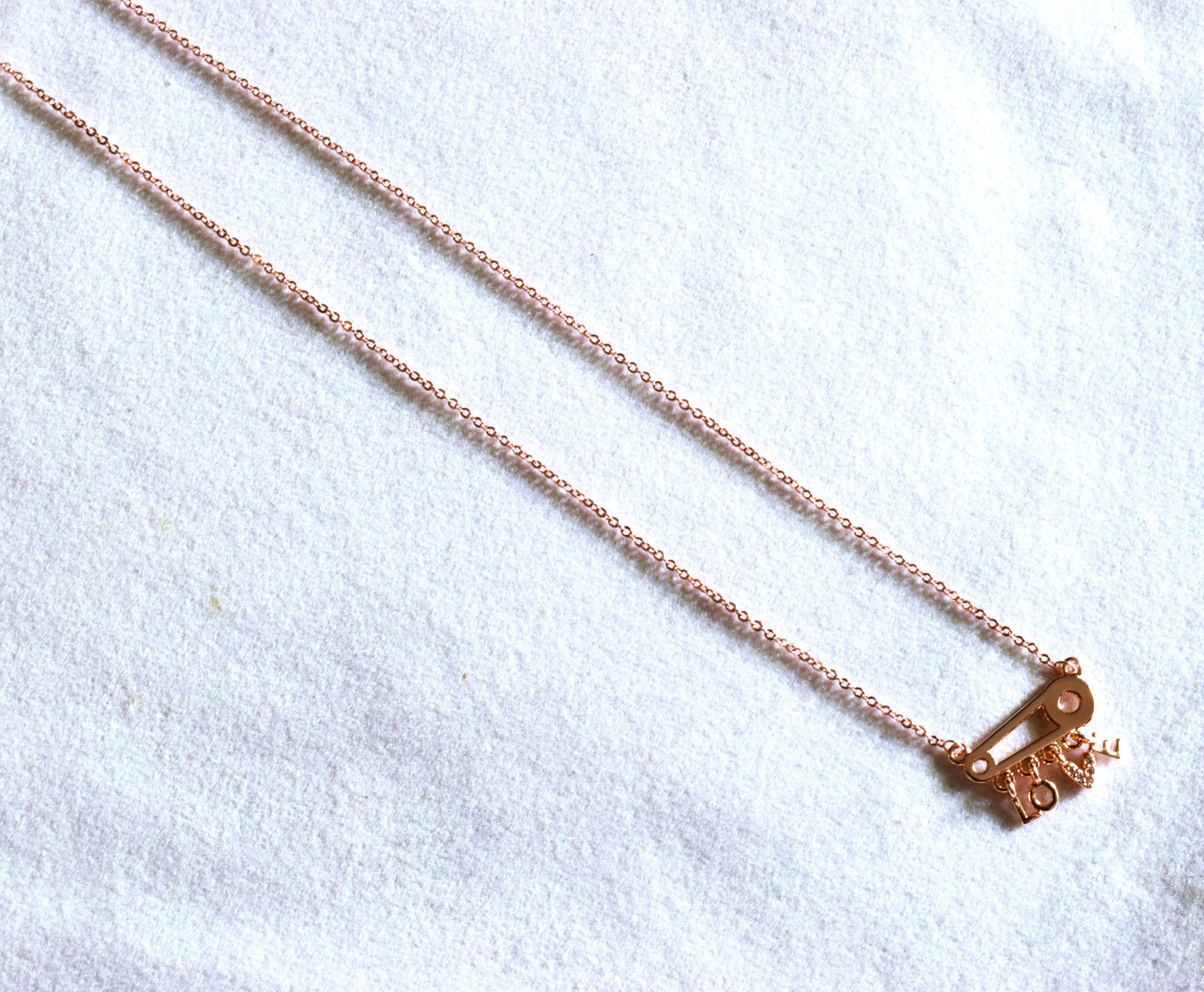 Tedha Love Pulley Dainty Necklace