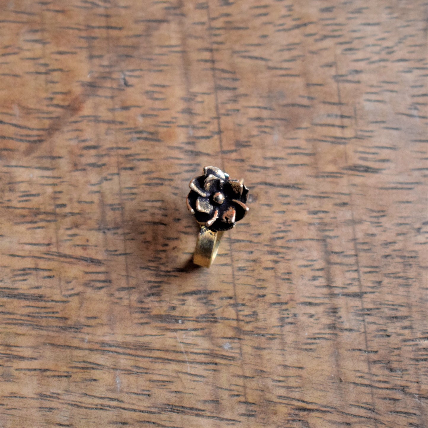 Golden Oxidized Flower Bloom Nose Push Pin