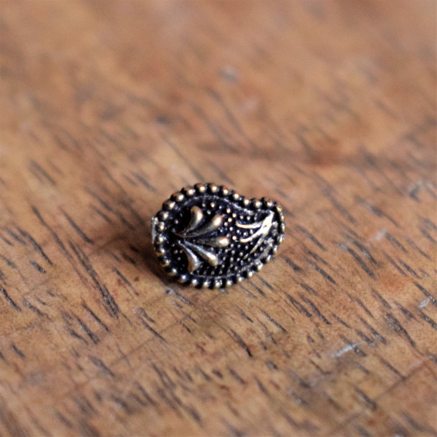 Golden Oxidized Alpviram Motif Nose pin