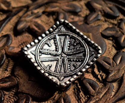 German Silver Regal Motif Square Finger Ring