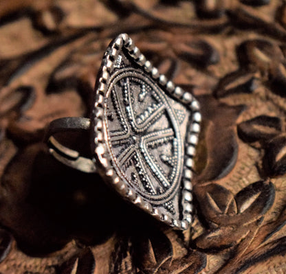 German Silver Regal Motif Square Finger Ring