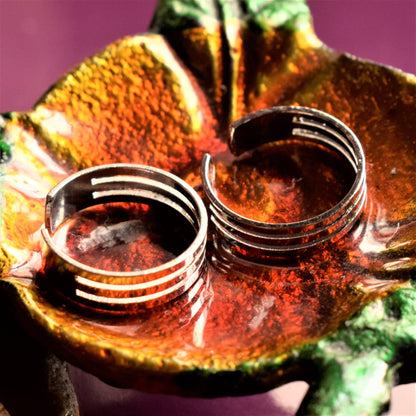 Striped Silver Toe Ring - Glitter Gleam