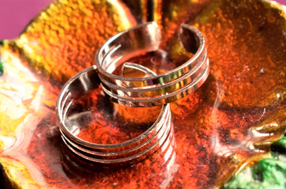 Striped Silver Toe Ring - Glitter Gleam