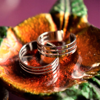 Striped Silver Toe Ring - Glitter Gleam