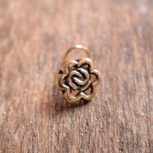 Golden Oxidized Floral Star Nose Pin