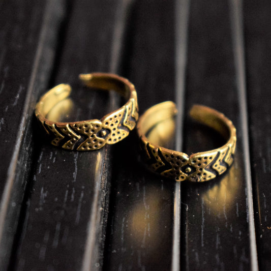 Golden Oxidized Embossed Boho Brass Toe Ring