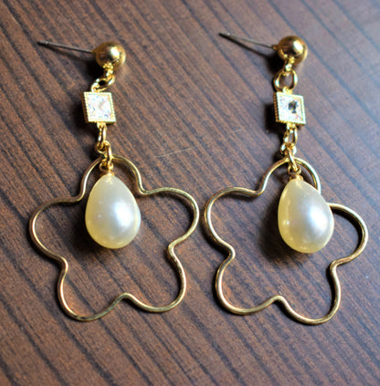 Floral Pearl Earring - GlitterGleam