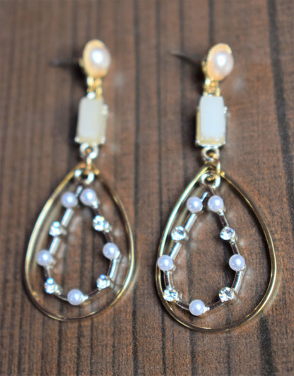 Pearl and Crystal Drop Earring - GlitterGleam