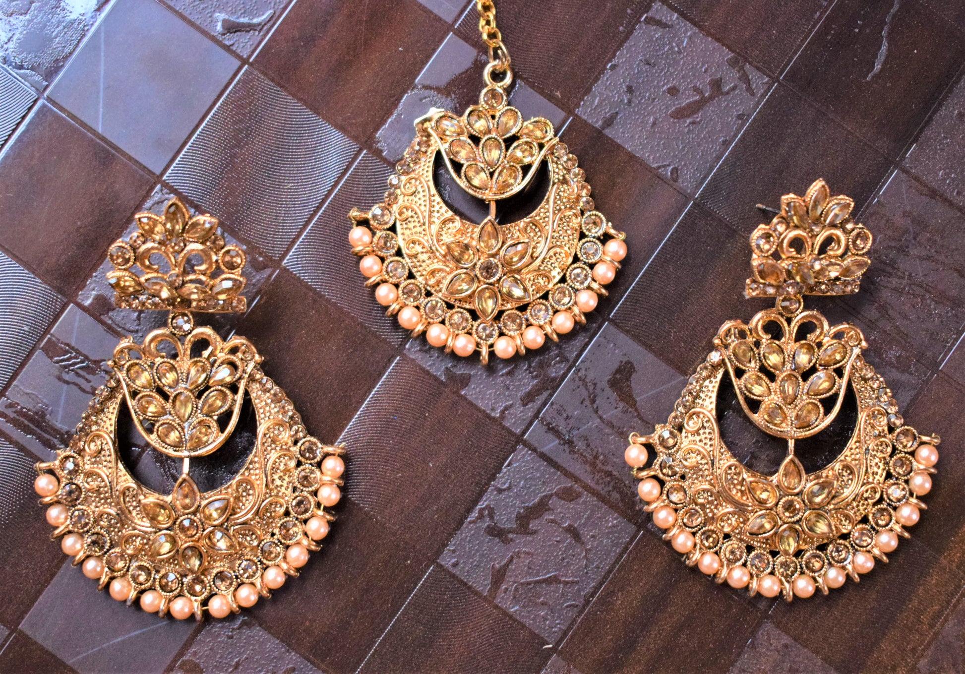 Kundan and Pearl Rose Gold Earring and Maang Tikka Set - GlitterGleam