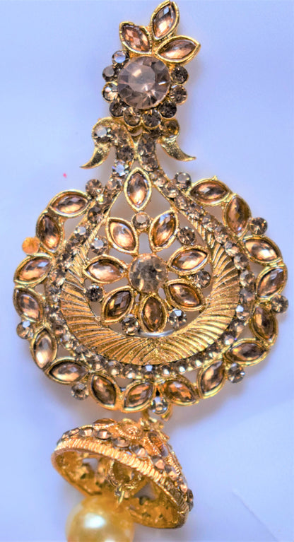 Traditional Kundan and Pearl Golden Earring and Maang Tikka Set - GlitterGleam