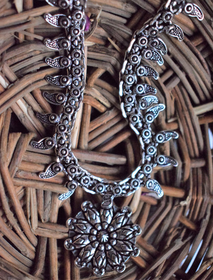 German Silver Choker Necklace with Pendant - GlitterGleam
