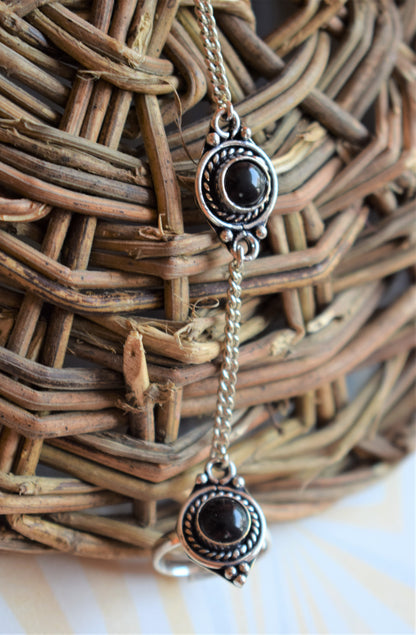 German Silver Oxidized Gemstone Bracelet with Ring (Haath Paan) - GlitterGleam