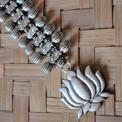 German Silver Lotus Maang Tikka - GlitterGleam