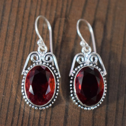 Hanging Gemstone Motif Earring - GlitterGleam