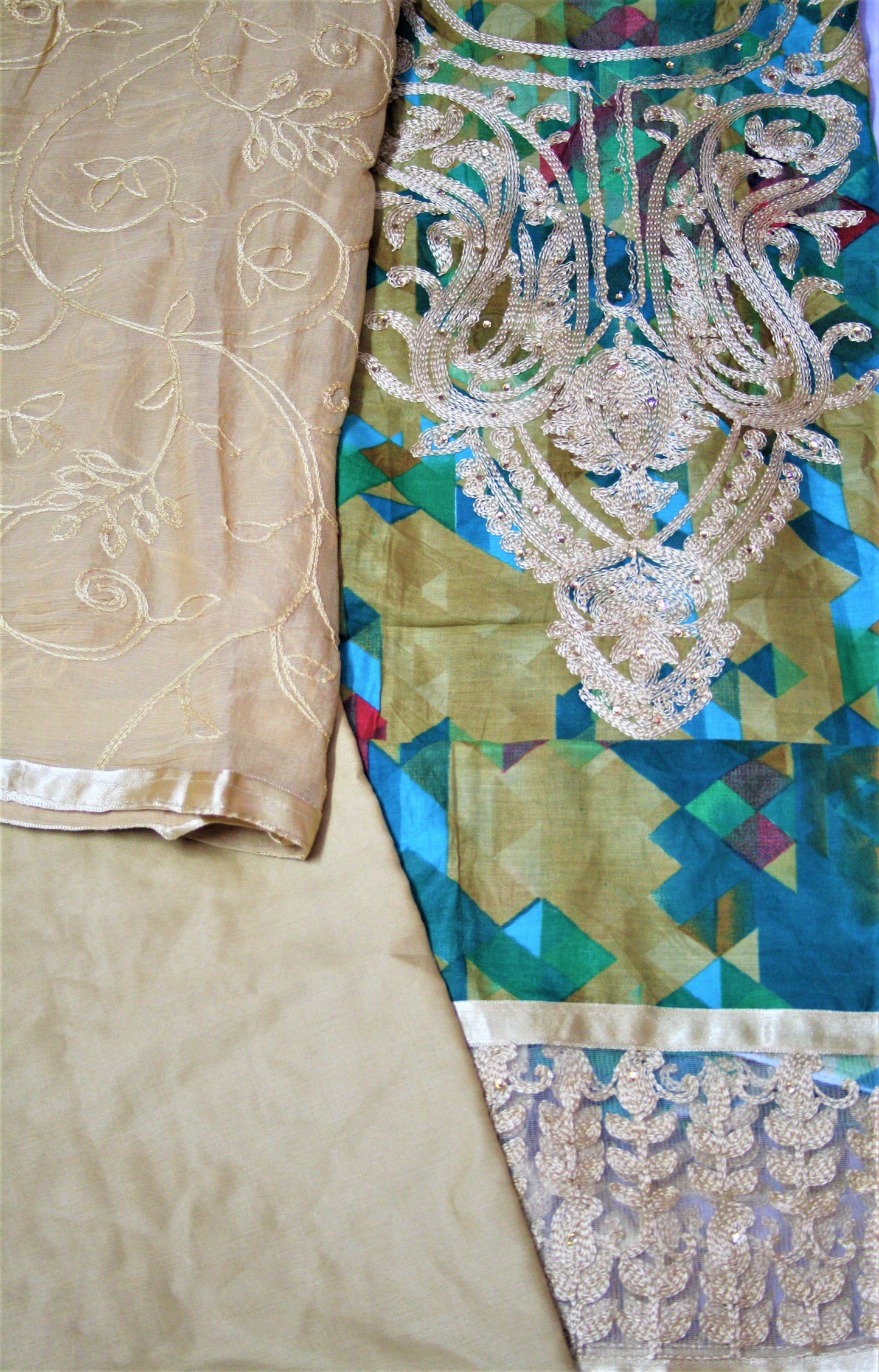 Womens' Resham Embroidery And Net Design Printed Cotton Salwar Suit - GlitterGleam