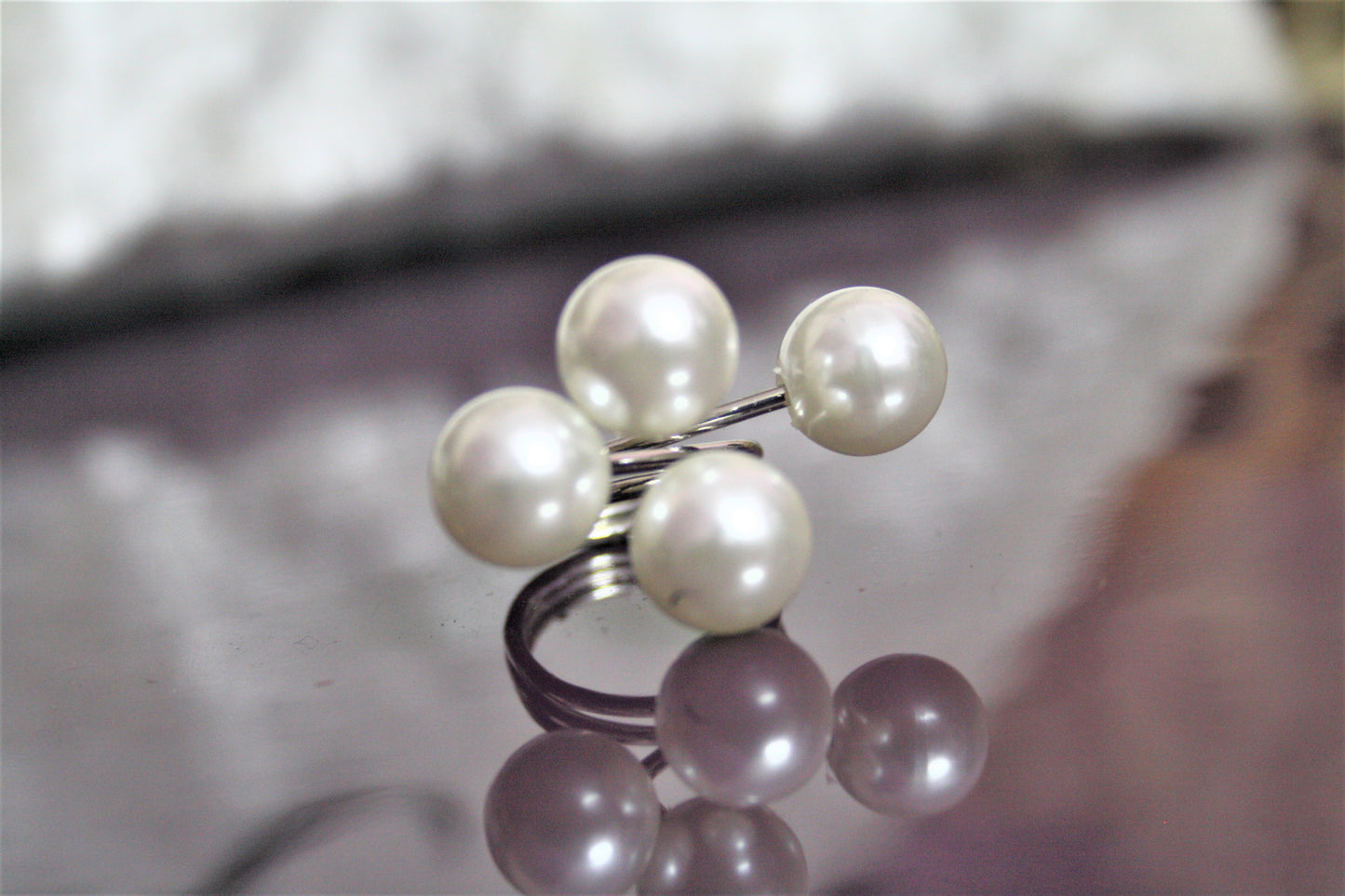 Eye Catchy Finger Ring Topped With Pearls - GlitterGleam