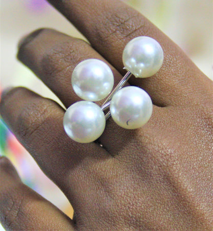 Eye Catchy Finger Ring Topped With Pearls - GlitterGleam