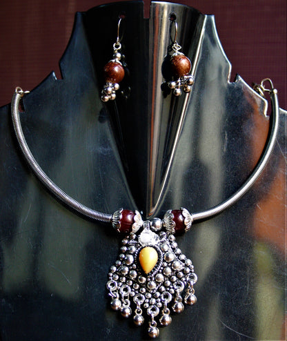 Traditional Choker Necklace with Gem Pendant and Earrings - GlitterGleam