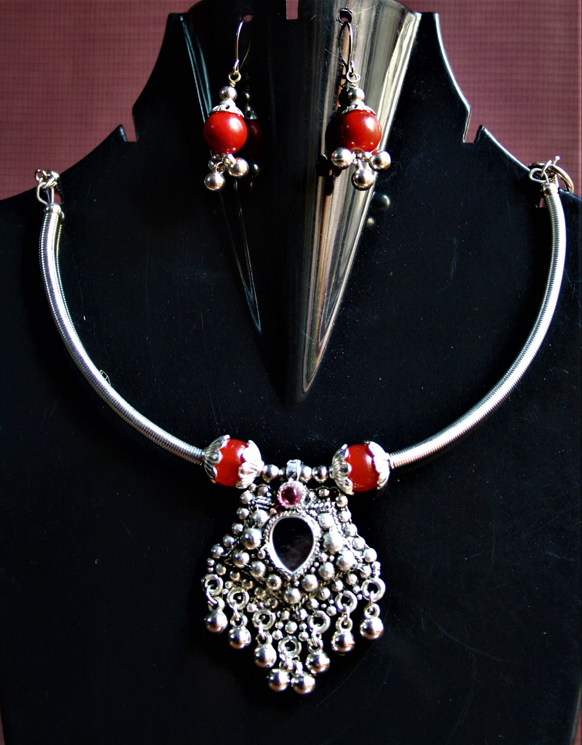 Traditional Choker Necklace with Mirror Pendant and Earrings - GlitterGleam