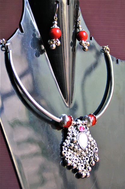 Traditional Choker Necklace with Mirror Pendant and Earrings - GlitterGleam