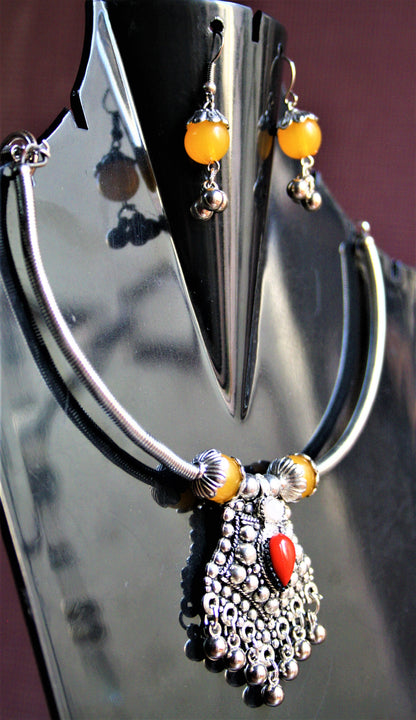 Traditional Choker Necklace with Gem Pendant and Earrings - GlitterGleam