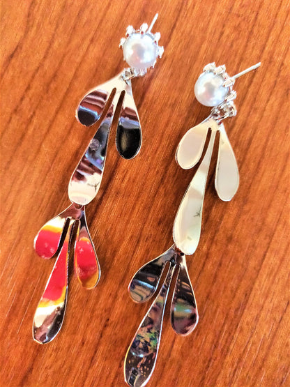 Leaf Drop Pearl Earring - GlitterGleam