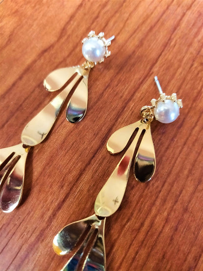 Leaf Drop Pearl Earring - GlitterGleam