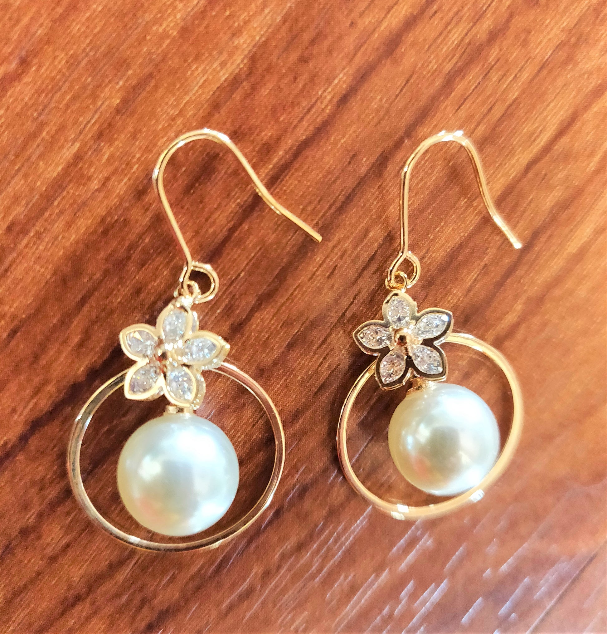 Pearl Floral AD Earring - GlitterGleam